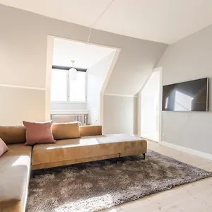 https://large-high-end-luxury-apartment-heart-of-cph.copenhagenhotelselect.com